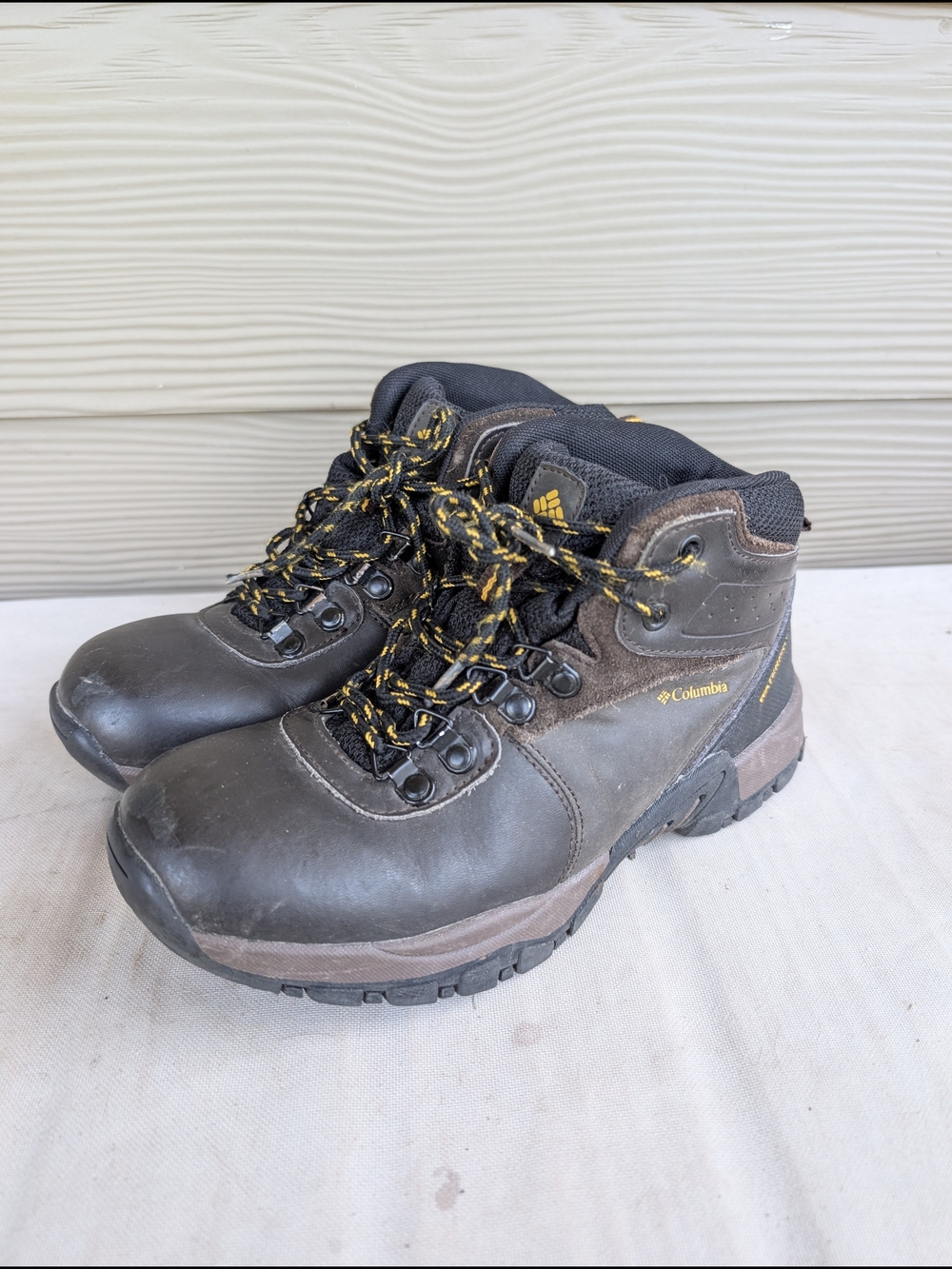 Columbia Newton Ridge Waterproof Omni-Grip Hiking Boots Shoes Size US 6